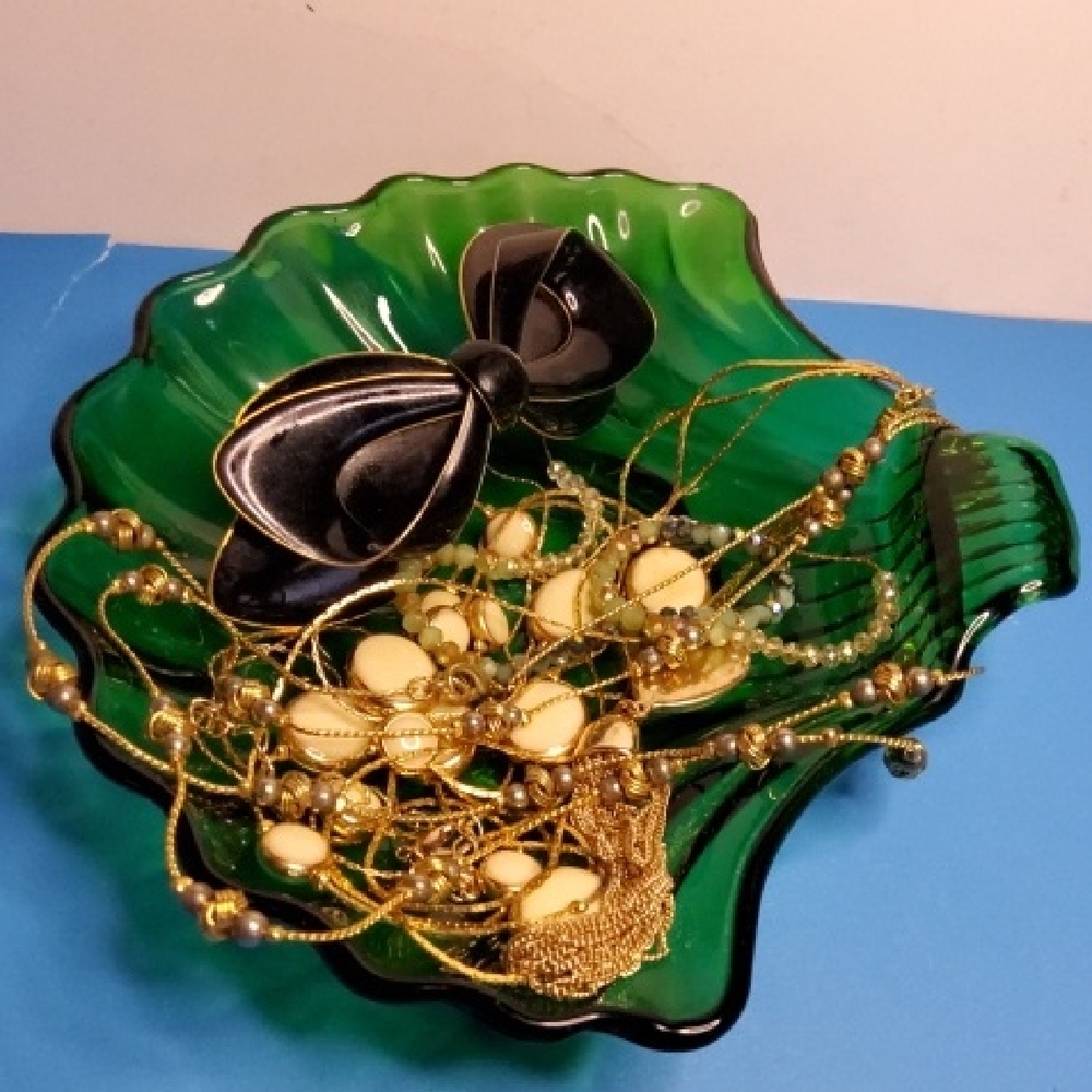 Vintage Anchor Hocking Dish With Mystery jewerly.